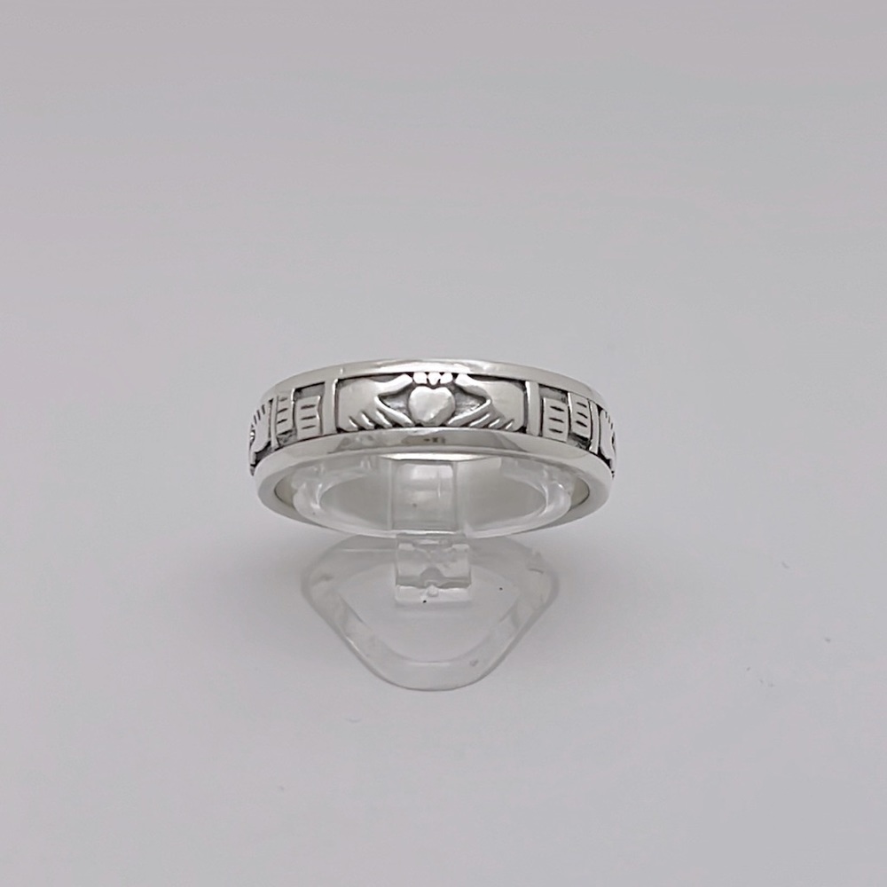 Sterling Silver (925) Claddagh Wedding Band (7mm)